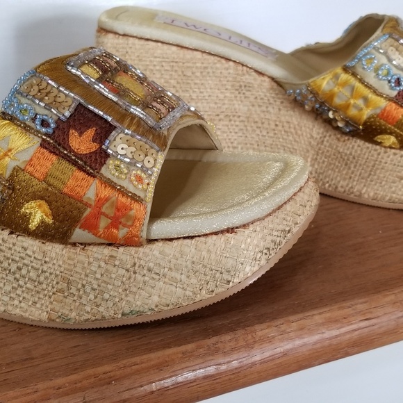 Two Lips platform sandal. Size not listed in shoe - Picture 3 of 5